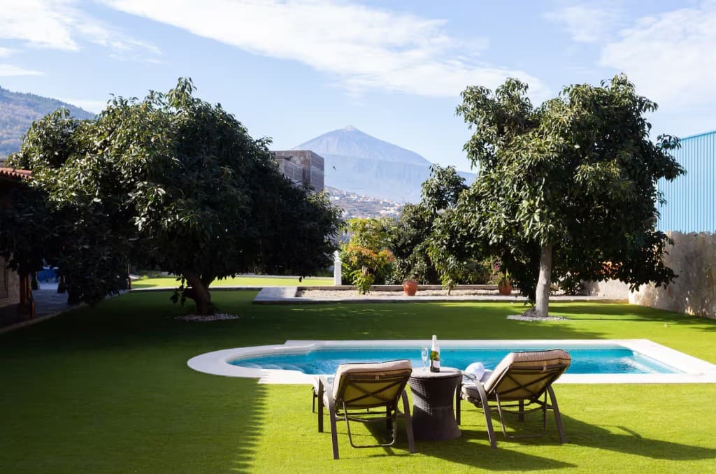 Pool and garden with Teide in the distance